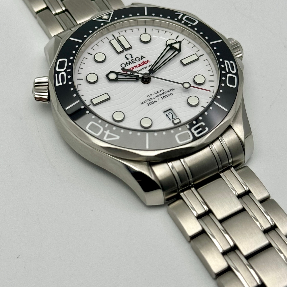 Omega Seamaster White Professional 300M Diver Co-Axial Master Chronometer